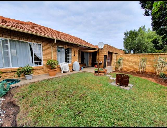 3 BEDROOM TOWNHOUSE FOR SALE IN SINOVILLE